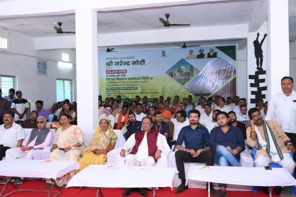 खेती का हाईटेक अंदाज : छत्तीसगढ़ में शुरू हुआ ड्रोन दीदी अभियान महिला किसान बनेंगी पायलट