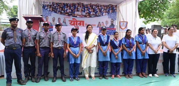 योग दिवस :  मंत्री लक्ष्मी राजवाड़े ने सिखाए सेहत के गुर, जिले भर में सामूहिक योगाभ्यास