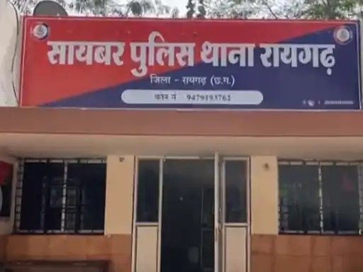 खुलासा : इंस्टाग्राम चैट से शुरू हुई दोस्ती, निजी तस्वीरें वायरल होने पर मचा हड़कंप