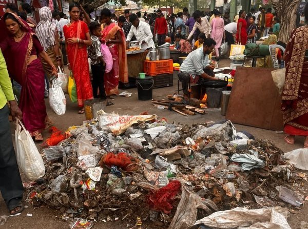 उठे सवाल : गंदगी और बदबू से त्रस्त बड़ी बाजार, बीमारी फैलने का बढ़ा खतरा