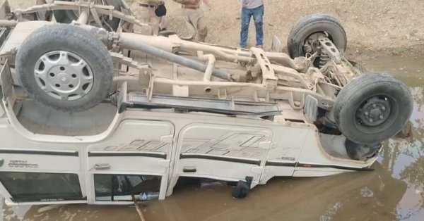 रफ्तार का कहर : आबकारी विभाग की गाड़ी से टक्कर, एक  युवक की मौत, दो घायल