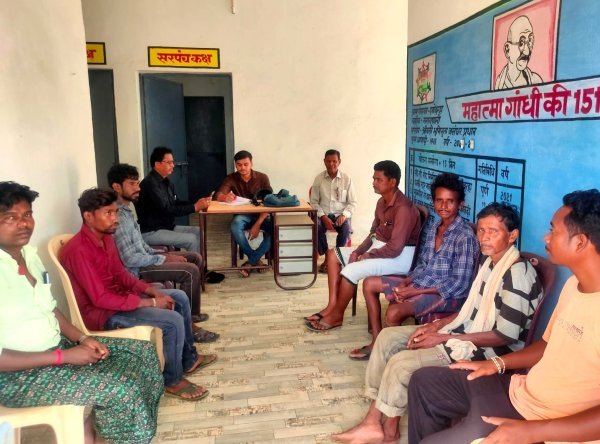 खेत बचाओ अभियान : सरायपाली में किसानों को प्राकृतिक खेती और संतुलित उर्वरक उपयोग का दिया गया संदेश