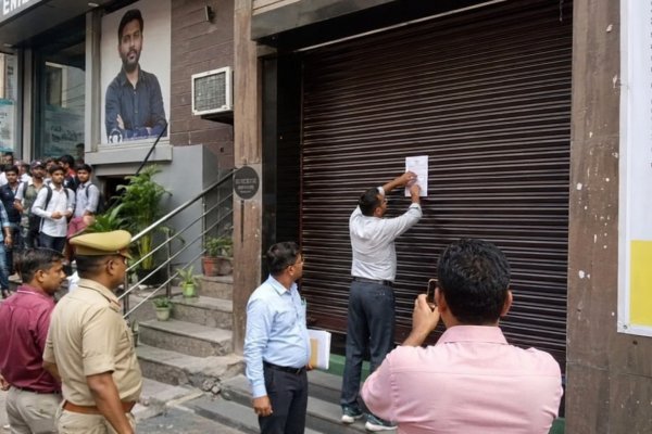 एक्शन में प्रशासन : प्रयागराज में खान सर समेत 3 कोचिंग संस्थान सील, मचा हड़कंप