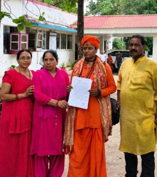 आरोपों की जंग : साध्वी पद्मिनीपुरी और पालिका अध्यक्ष के बीच विवाद शराब-गांजा पीती है कहकर भक्तों को भड़काया