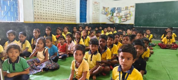 सरकारी स्कूल की बदली तस्वीर : रविवार को भी पढ़ने पहुंचते हैं बच्चे, प्राइवेट स्कूल छोड़ यहां ले रहे दाखिला