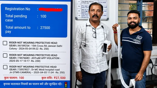 बेंगलुरु में 100 पेंडिंग चालान भरने पहुंचा शख्स, मिली बेहद लंबी रसीद