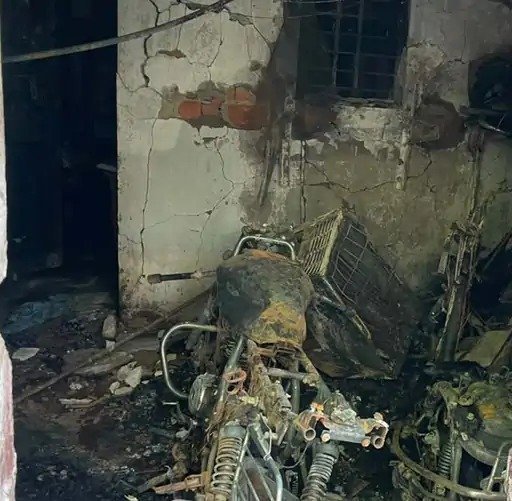 AC ब्लास्ट : दम घुटने से पिता की मौत, बेटा गंभीर