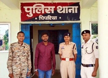 अवैध नशे के कारोबार पर पुलिस का वार, लाखों का गांजा और बाइक जब्त