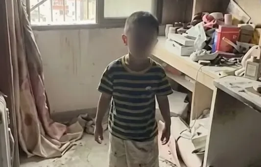 खेल-खेल में लगी आग :  जब 5 साल के बच्चे ने फूंक दिए 30 iPhone, पिता के रिएक्शन ने जीता दिल