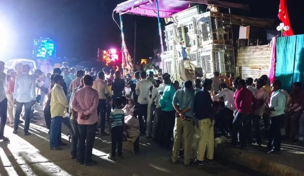 मुहर्रम जुलूस में हादसा : हाईटेंशन लाइन की चपेट में आया 20 फीट ऊंचा ताजिया, 3 की मौत