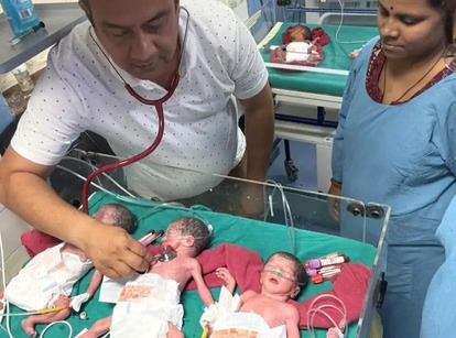महिला ने सातवे महने 3  जुडवें लडकियों को जन्म दिया
