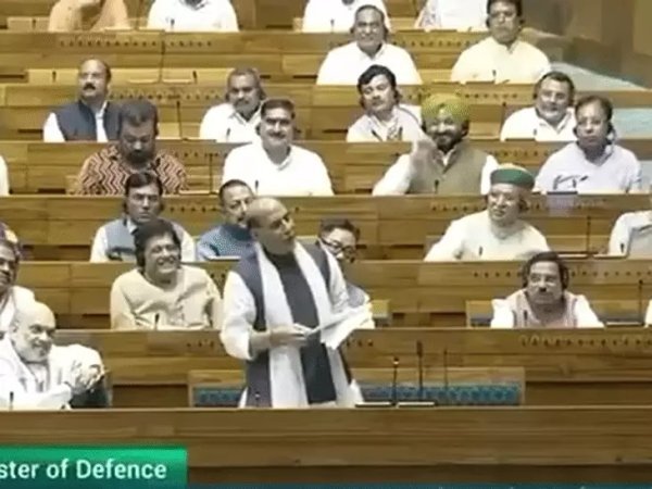 शहीदों पर घमासान : कांग्रेस के आरोपों पर रक्षा मंत्रालय ने दी सफाई