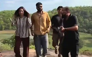 सोशल मीडिया पर खौफ : हनीमून पर पत्नी के साथ पहुंचा Z+ सिक्योरिटी वाला पति! वायरल वीडियो देख हंस-हंसकर लोटपोट हुए लोग