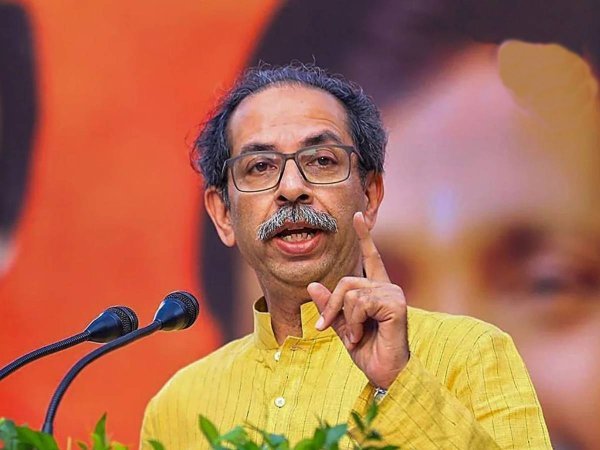 उद्धव का बड़ा हमला : छह सांसदों की सदस्यता रद्द करने की मांग, बीजेपी को बताया बाबर जनता पार्टी
