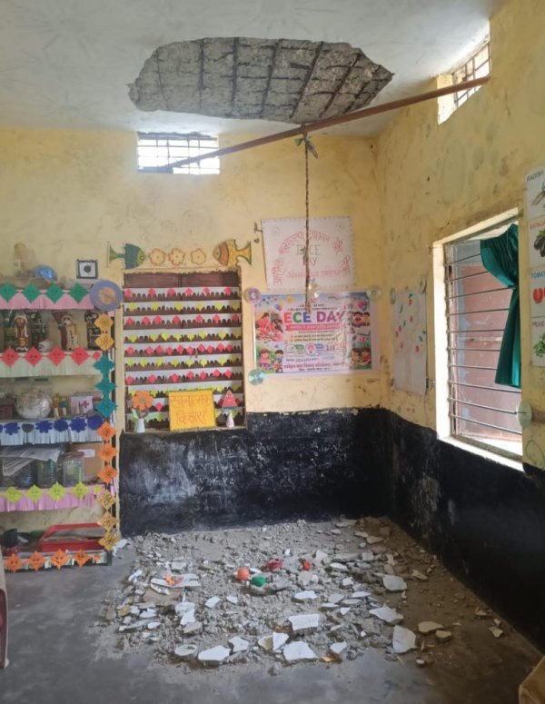 टला हादसा : छत का प्लास्टर गिरा, बाल-बाल बचे बच्चे
