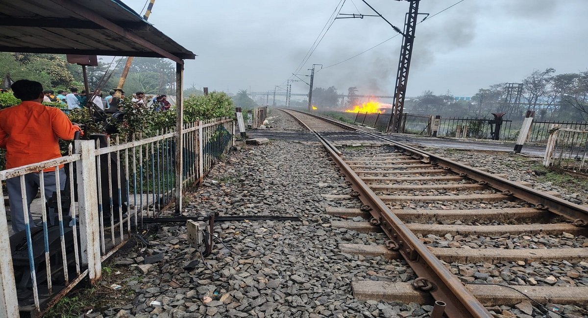 धमाके से कांपा हल्दिया