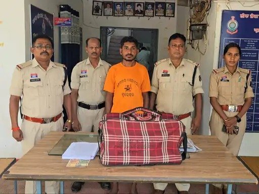 एक्शन : ओडिशा से रायपुर ले जाया जा रहा था 8.08 किलो गांजा, बस स्टैंड पर पुलिस ने दबोचा