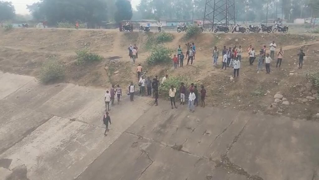 हसदेव डैम में मिला अज्ञात युकती शव