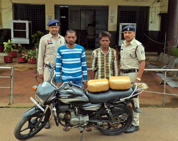 बड़ी कार्रवाई : 5.189 किलो गांजा के साथ दो तस्कर गिरफ्तार पुलिस का बड़ा प्रहार