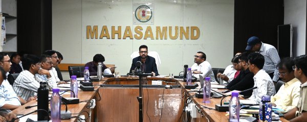 सड़क सुरक्षा : ई-चालान से लेकर ब्लैक स्पॉट सुधार तक, कलेक्टर ने तय किया आवश्यक निर्देश