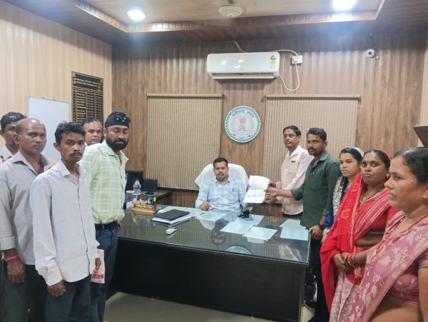 भ्रष्टाचार : गढ़फुलझर पंचायत में रोजगार सहायक पर गंभीर आरोप, ग्रामीणों ने हटाने की उठाई मांग