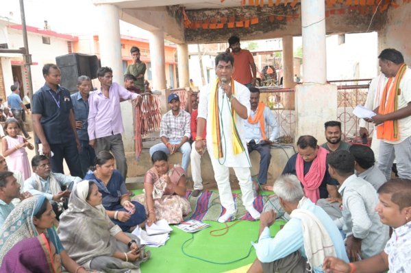सुनी ग्रामीणों की समस्याएं : कनेकेरा और भलेसर पहुंचे विधायक, जन चौपाल में समाधान का दिया भरोसा