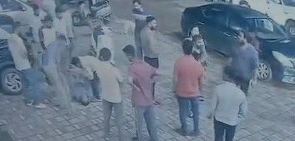 विवाद : कार पार्किंग में बुजुर्ग सिक्योरिटी गार्ड से मारपीट करने का आरोप