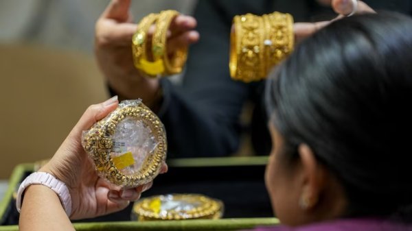 Gold Price : सोना-चांदी ने फिर पकड़ी रफ्तार, 10 ग्राम गोल्ड ₹1.43 लाख के पार