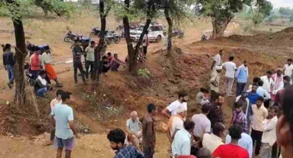 विवाद : टावर निर्माण के दौरान जमीन मालिक की मौत, ठेकेदार के खिलाफ कार्रवाई की मांग