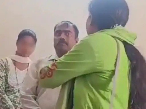 उत्पीड़न का मामला : प्रोफेसर पर अश्लील मैसेज भेजने का आरोप, छात्रा ने घर पहुंचकर की पिटाई
