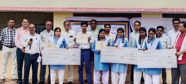 सहकारिता सप्ताह : देवरी स्कूल में ज्ञान और प्रतिभा का संगम, विजेता विद्यार्थियों को नकद पुरस्कार व प्रशस्ति पत्र से किया सम्मानित