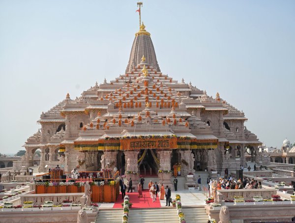 ट्रस्ट ने किया खंडन : अयोध्या में रामचरितमानस विवाद गरमाया, जांच की मांग के बीच ट्रस्ट की सफाई
