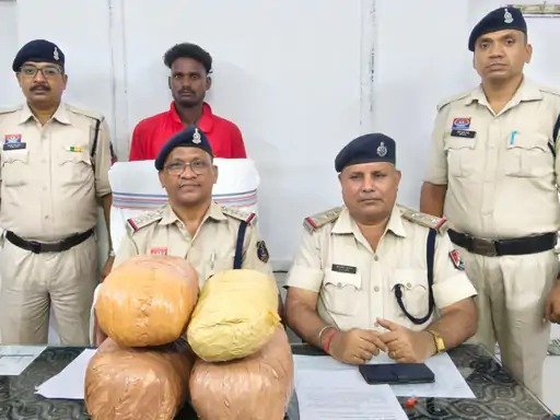 खुलासा : GRP के हत्थे चढ़ा गांजा तस्कर, बैग से मिले 8.160 किलो मादक पदार्थ