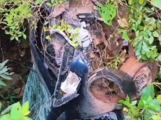 मानसून ट्रिप बनी हादसे की वजह : तीरथगढ़ जलप्रपात के पास अनियंत्रित हुई कार, समय रहते बची चार युवकों की जान