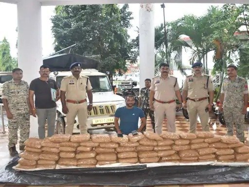 सीमा पर सख्ती का असर : छत्तीसगढ़-ओडिशा बॉर्डर पर 215 किलो गांजा बरामद, यूपी का तस्कर गिरफ्तार