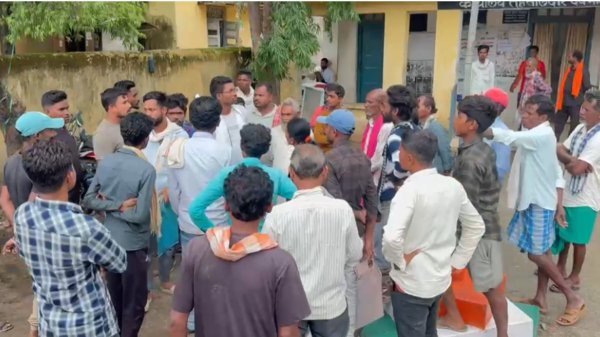 कोटवार नियुक्ति पर विवाद : ग्रामीणों ने तहसील कार्यालय पहुंचकर जताया विरोध
