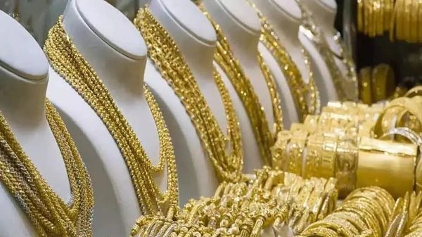 खरीदारी का अच्छा मौका : सोना 1,400 रुपये से ज्यादा टूटा, चांदी भी 4,000 रुपये से अधिक गिरावट
