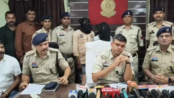 ग्राहक बनकर पहुंचे बदमाश : राज ज्वेलर्स लूटकांड का खुलासा, दो आरोपी गिरफ्तार