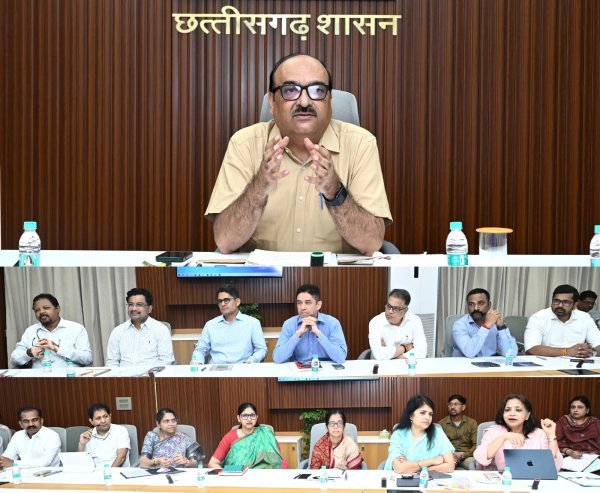 बैठक : मुख्य सचिव ने योजनाओं और विभागीय कार्यों की प्रगति की समीक्षा की