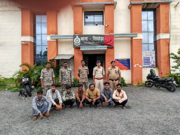 कार्रवाई : घर से अलमारी उठाकर खेत में तोड़ी, आखिरकार पुलिस के हत्थे चढ़ा गिरोह