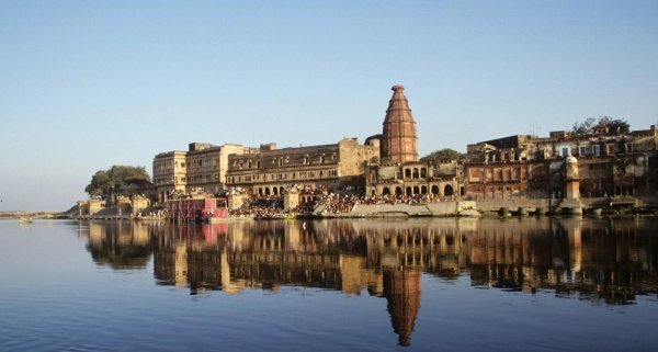 वृंदावन : बांके बिहारी की नगरी में आत्मिक शांति की तलाश, इन मंदिरों के बिना अधूरी है आपकी यात्रा