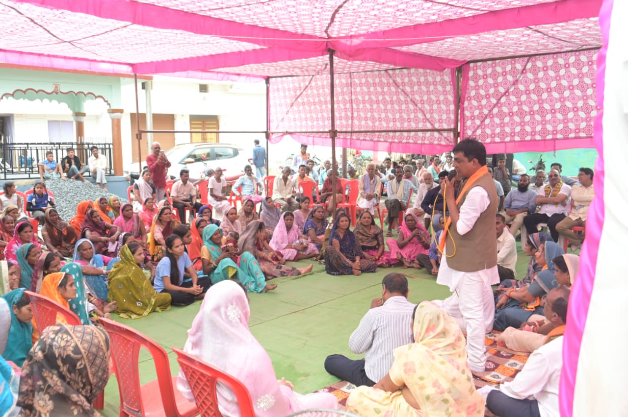 विधायक योगेश्वर राजू सिन्हा की जन चौपाल