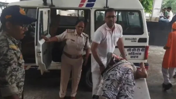 मानवता की मिसाल : मुरैना पुलिस की तत्परता, हादसे के बाद घायल महिला को मिला तुरंत इलाज