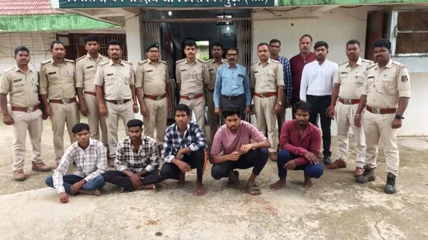 वन्यजीवों पर क्रूरता पड़ी भारी : धामन सांप और गोह का शिकार कर बनाया विडियो, धमतरी से 5 आरोपी गिरफ्तार