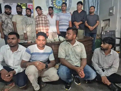 एक्शन : दुर्ग पुलिस का जुए पर शिकंजा, 9 लाख कैश और मोबाइल के साथ 12 आरोपी गिरफ्तार