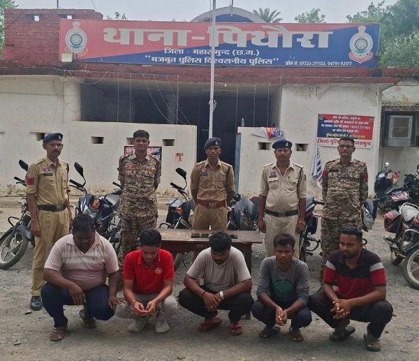 एक्शन : कामाख्या मंदिर के पास जंगल में चल रहा था जुआ, पुलिस ने पकड़े 5 आरोपी