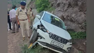 बड़ा हादसा : अमरनाथ यात्रा में अचानक मचा हड़कंप, पलटी श्रद्धालुओं की कार