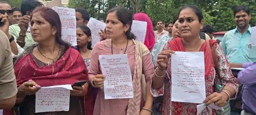 संविलियन की मांग : खून से लिखा पत्र, बोले विद्यामितान- हक नहीं दे सकते तो मौत की इजाजत दें