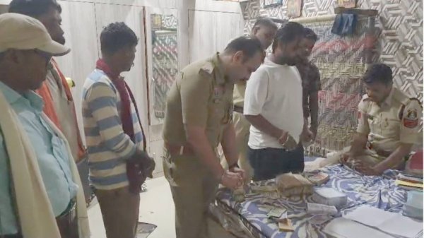 धान घोटाला : उपार्जन केंद्र प्रभारी के घर छापा, 16 लाख नकद और दस्तावेज जब्त
