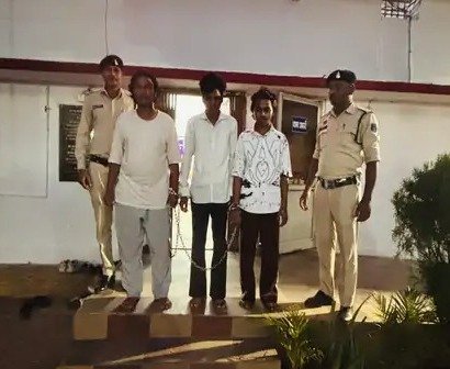 रोड-रेज केस : पत्नी के सामने कारोबारी पर चाकू से हमला, 3 आरोपी गिरफ्तार